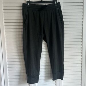 DSG Black Capris with Elastic Waistband and Tapered Fit